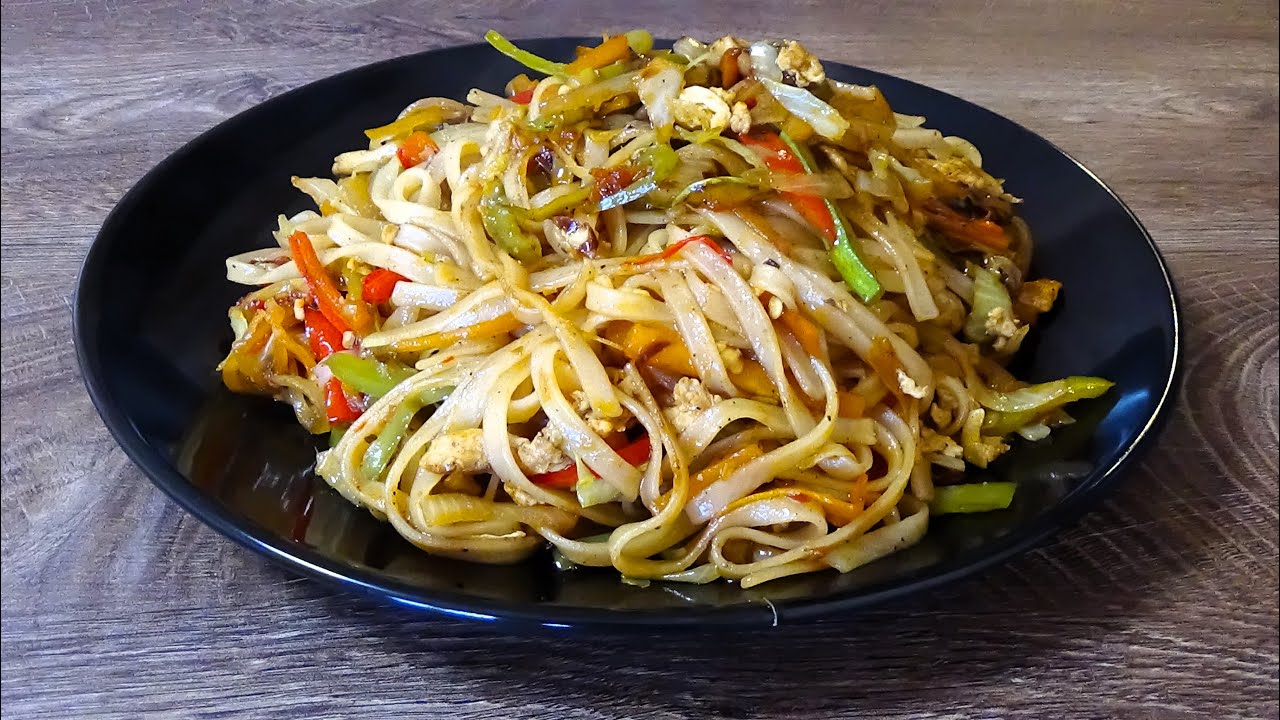 Рисовые спагетти с овощами и яйцом. Я никогда не устаю от них!