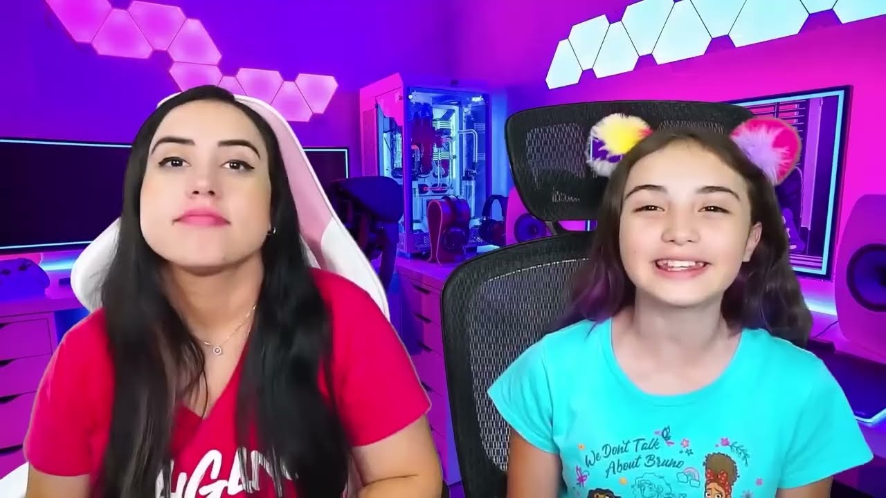 QUEM É MELHOR no ALIMENTE o BEBÊ do JEITO CERTO para VENCER? Eating Simulator Physics Food