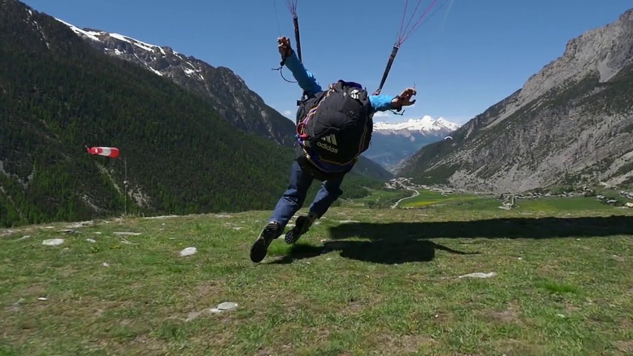 Tête en l'air -  parapente 05 à Ceillac