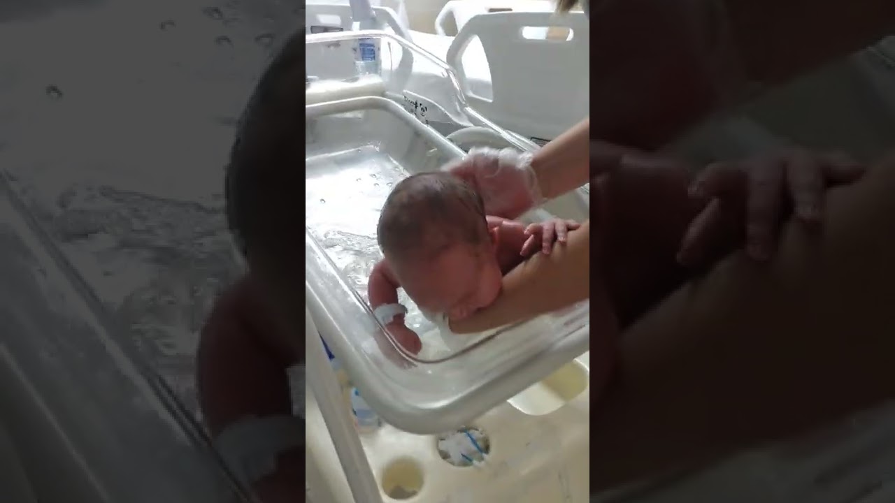 Primeiro banho Henrique Lorenzo 😍💙💙💙💙💙