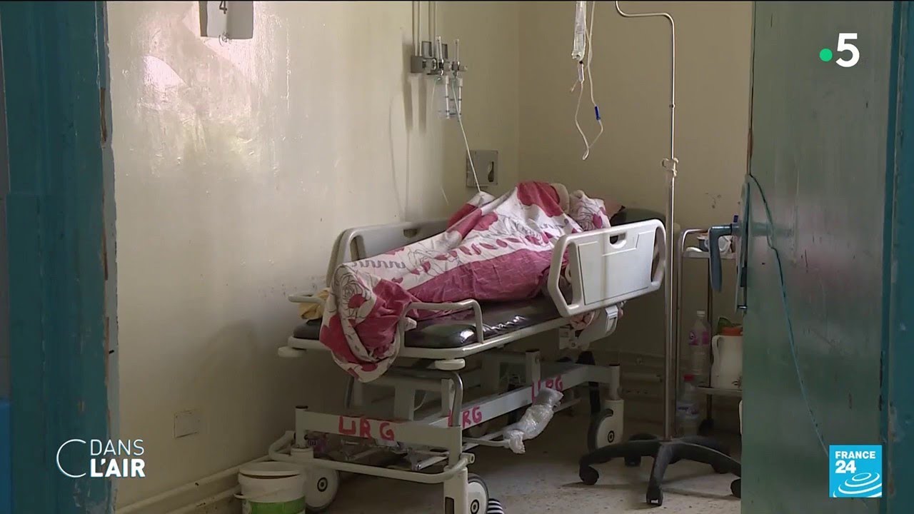 Tunisie : le pays submergé par l'épidémie de Covid - Reportage #cdanslair 14.07.2021