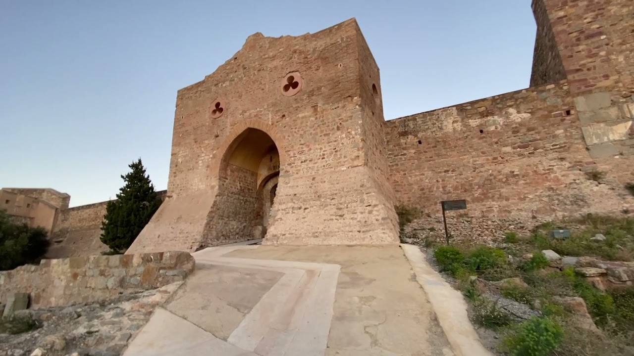 Batalla de culturas en el Castillo de Sagunto y su Teatro Romano