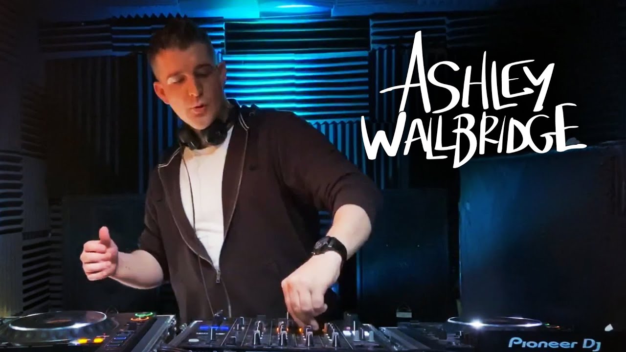 ASHLEY WALLBRIDGE ▼ TRANSMISSION LIVE