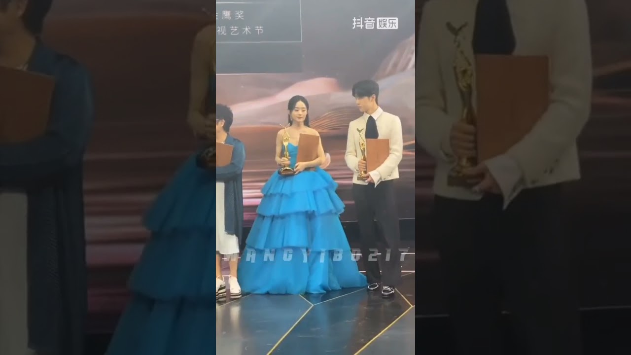 Yizhan Gown Struggles 👀😂