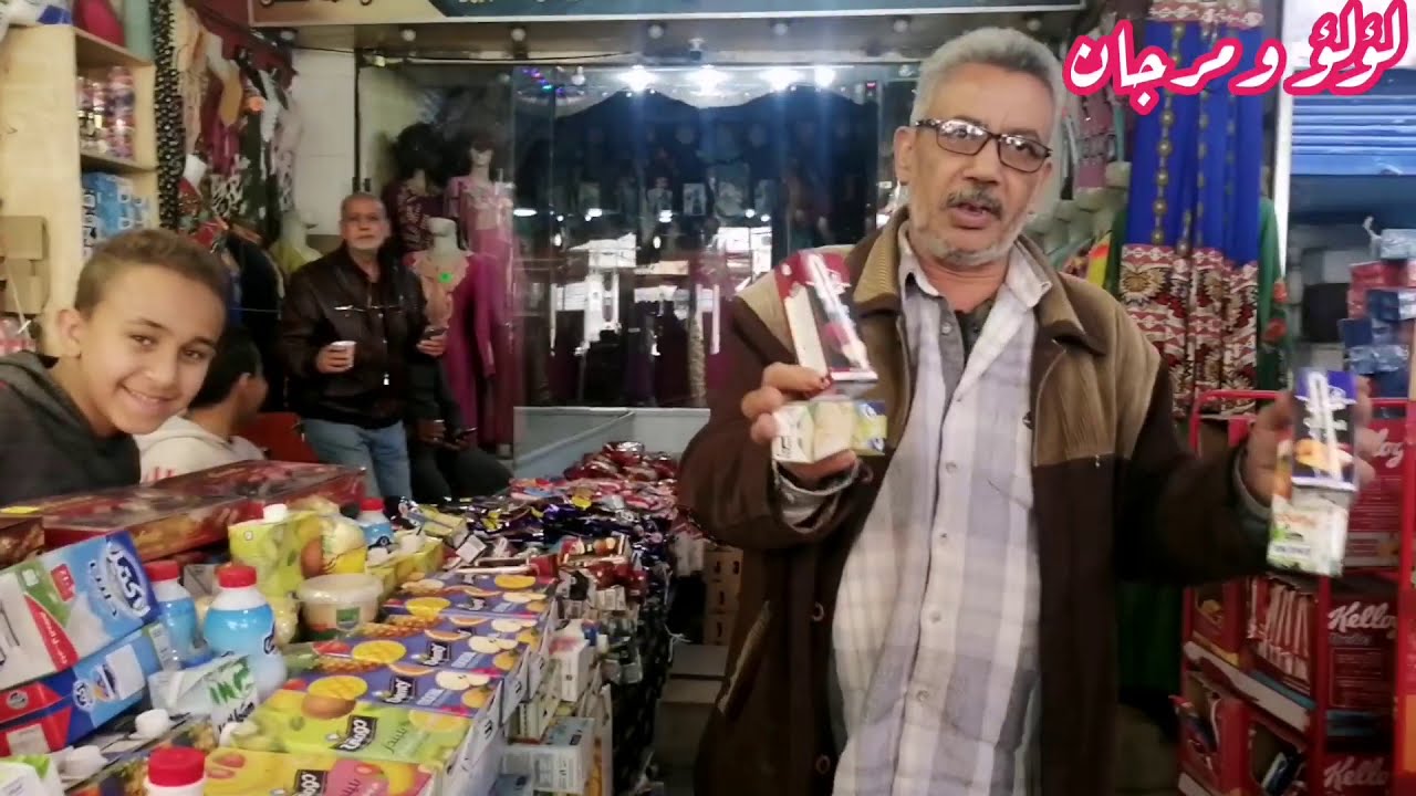 عم حسن فاتح مشروع وسميه تحيا مصر الملابس  ما مشيتش معه هو بيقول انا تبع السيسي تحيا مصر