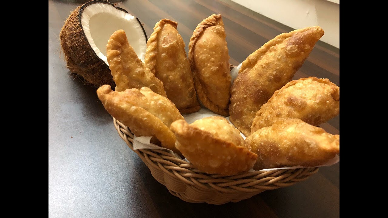 COCONUT STUFFED POORI RECIPE | THENGAI POORI | CHOBE KI POORI | EASY SNACK