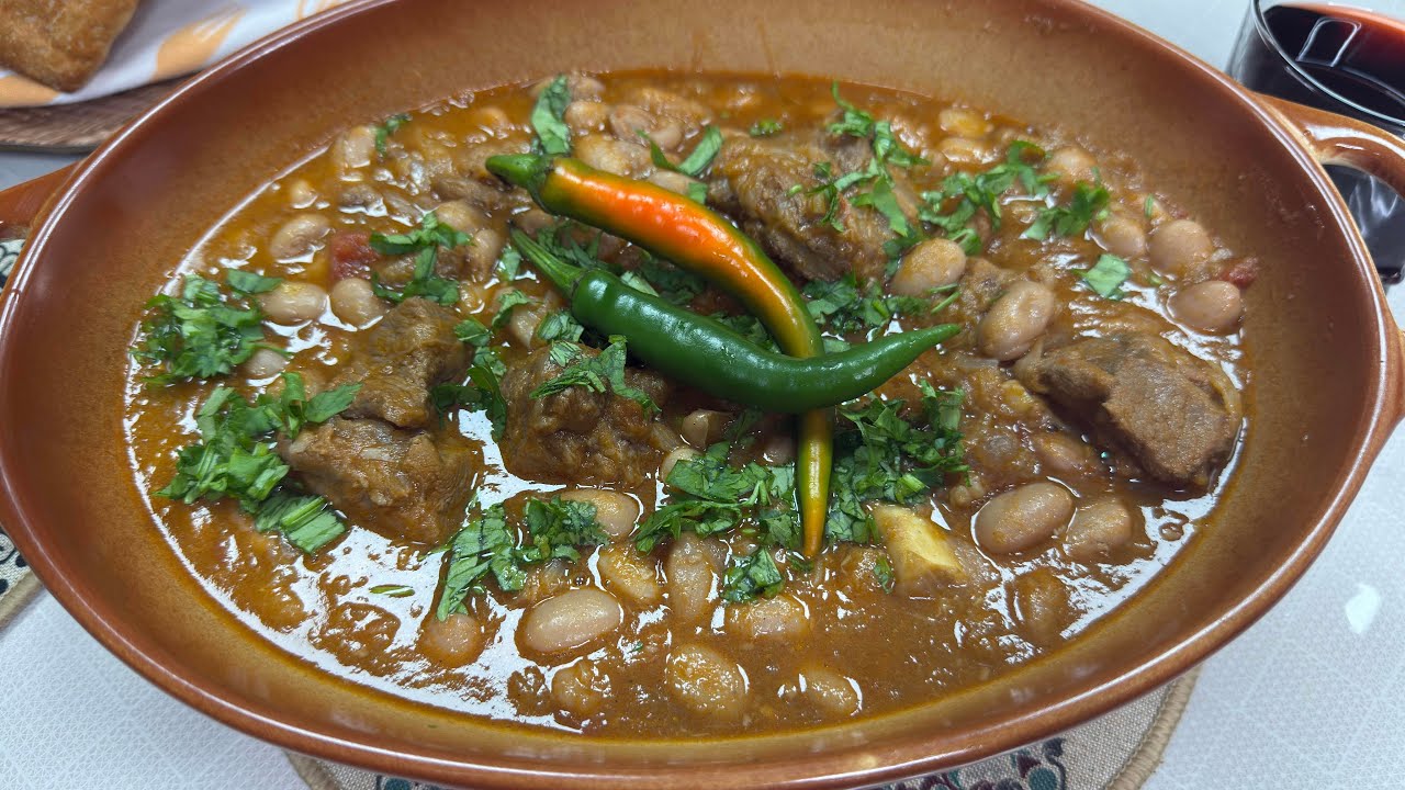 وصفة اللوبيا تفصاص ، بصل وطوماطيش باللحم ، حلوة كي العسل #  haricots frais a ècosser , sauce rouge 