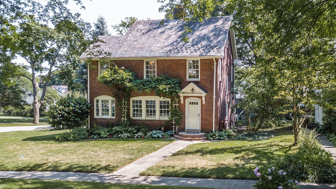 87 Nunda Boulevard // Cobbs Hill Neighborhood of Rochester, New York