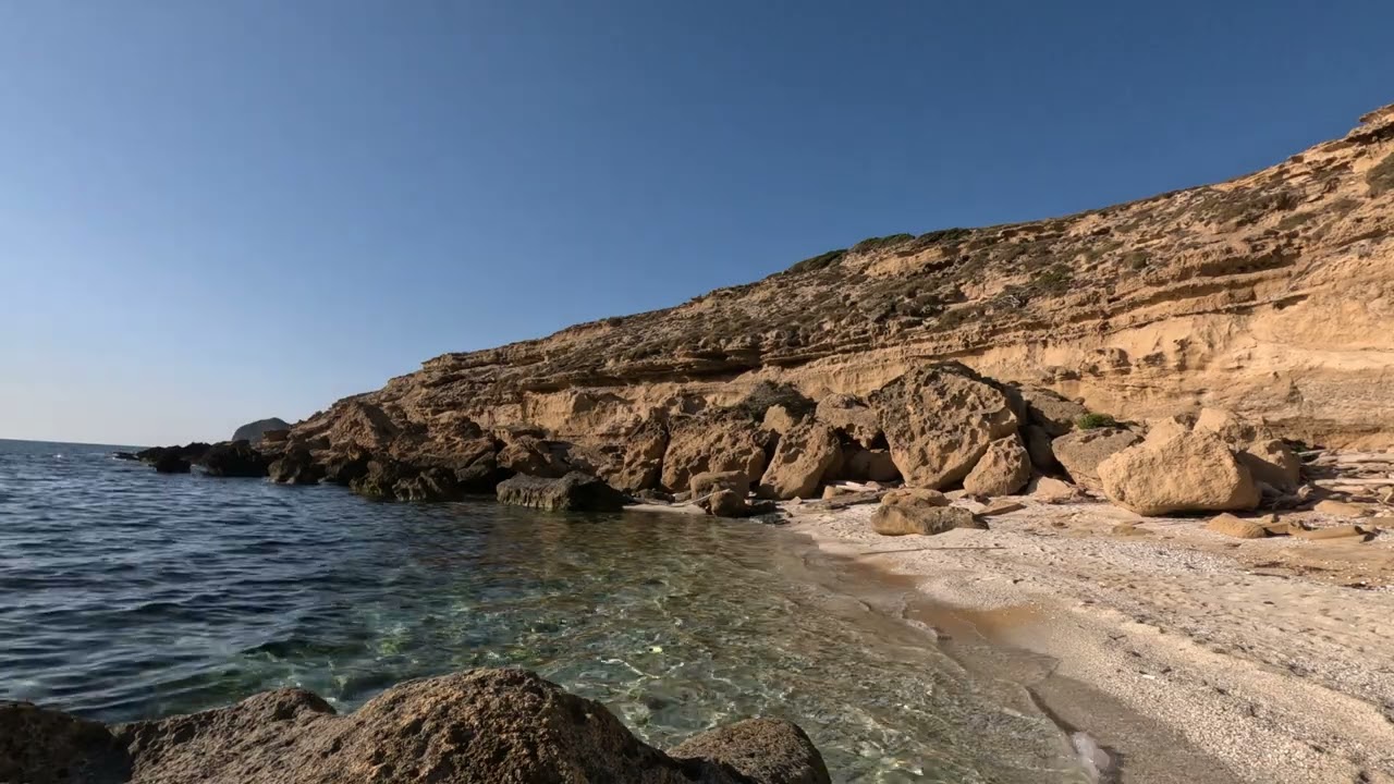 Relaxing Gentle Waves Sound on a Hidden Beach 【1 Hour 4K 60FPS】