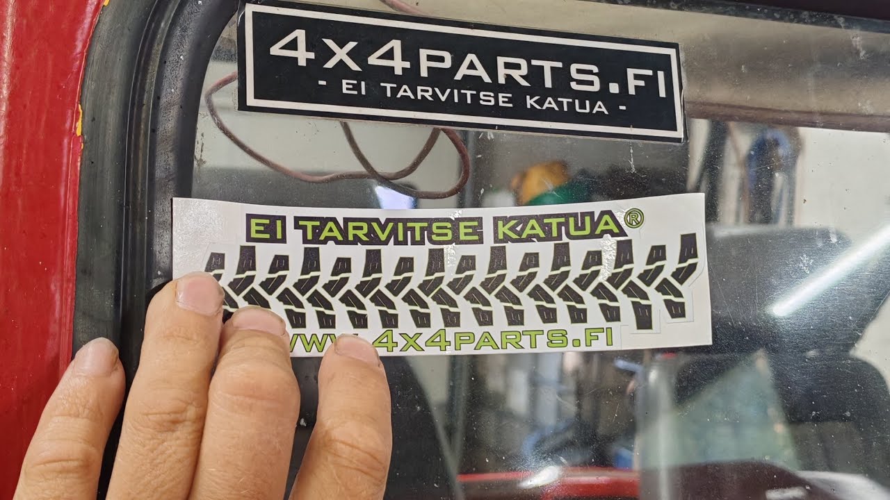 Bj40 ja Sukellus poijun painoja katsomaan. 
