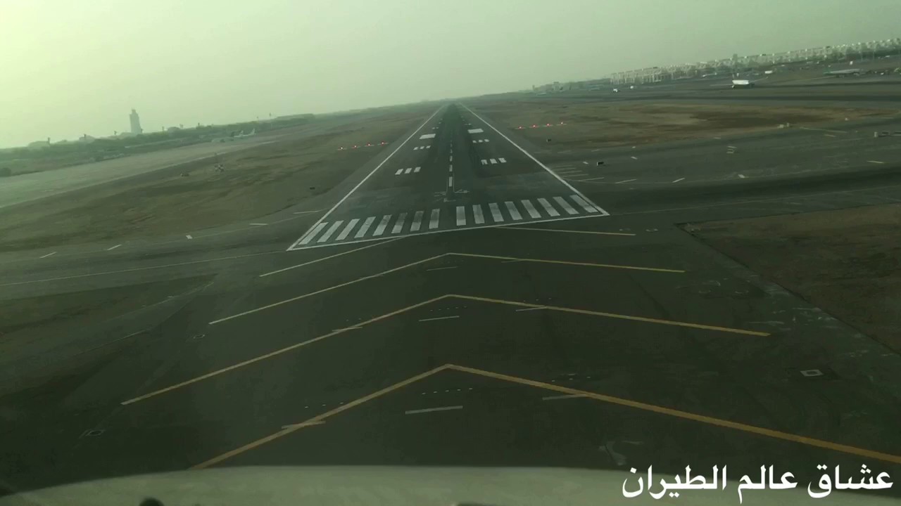 ‏ما يشاهدة الطيار لحظة الهبوط في مطار جدة‬⁩ مدرج 34L عدسة ⁧‫عشاق عالم الطيران‬⁩