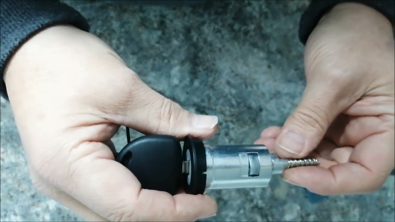 Cambio de bombin  de arranque Opel Vectra Bcc