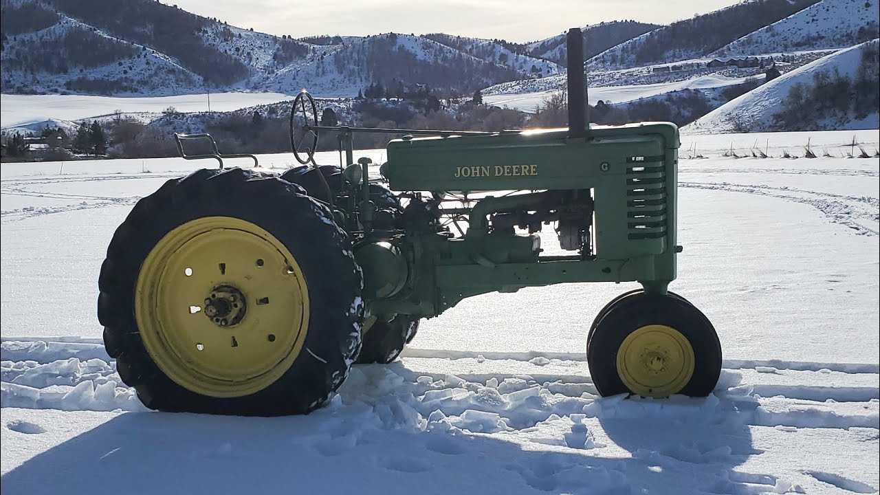 Холодный запуск и вождение в снегу John Deere G