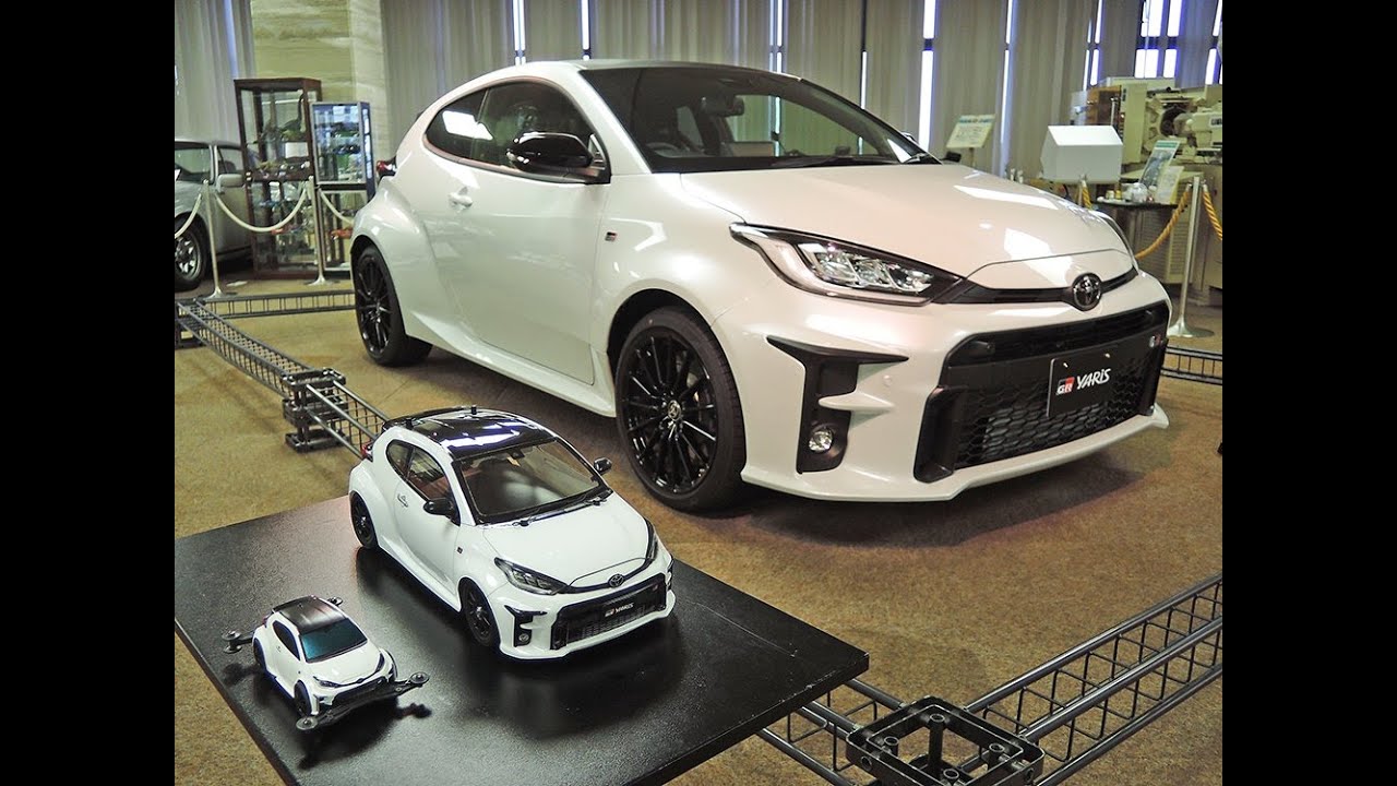 Tamiya 1/10 GR Yaris RC build. Part 3