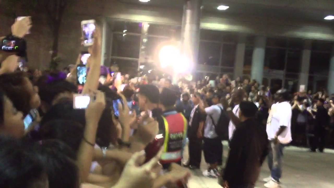 Waiting for Justin Bieber at Don Muang airport