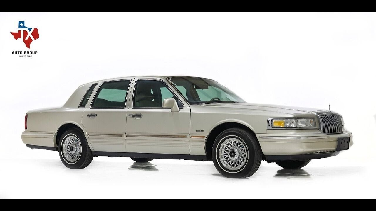 1997 Lincoln Town Car Executive Series RWD Luxury Sedan 4.6L V8 Low Miles All Original - For Sale