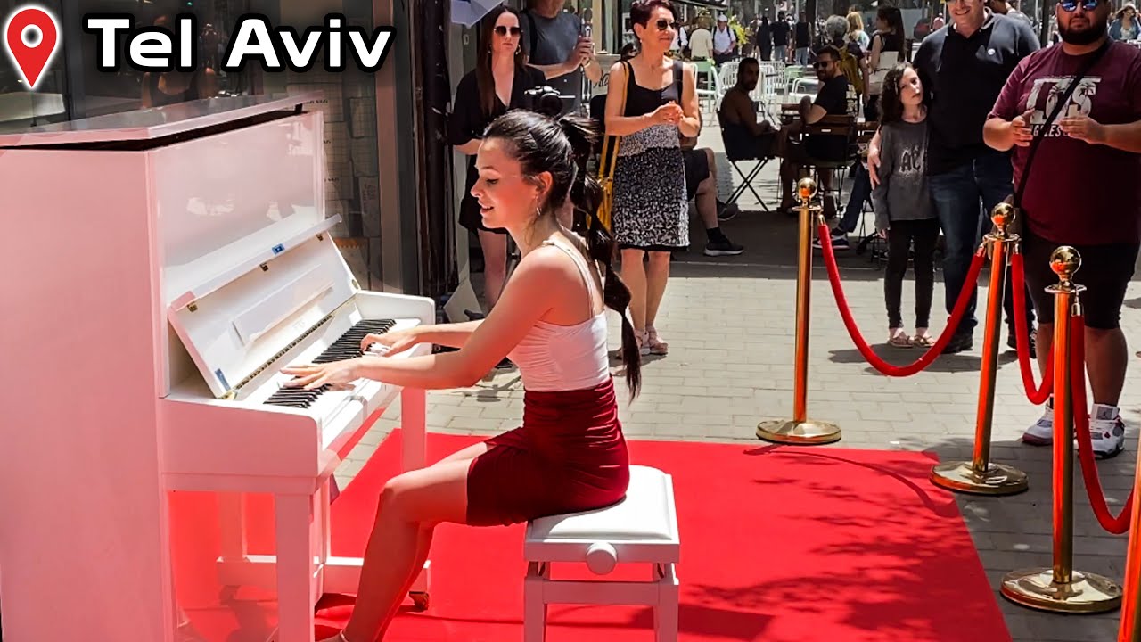 Africa (Toto) - Amazing Street Piano Performance in TEL AVIV | The crowd was singing and dancing!