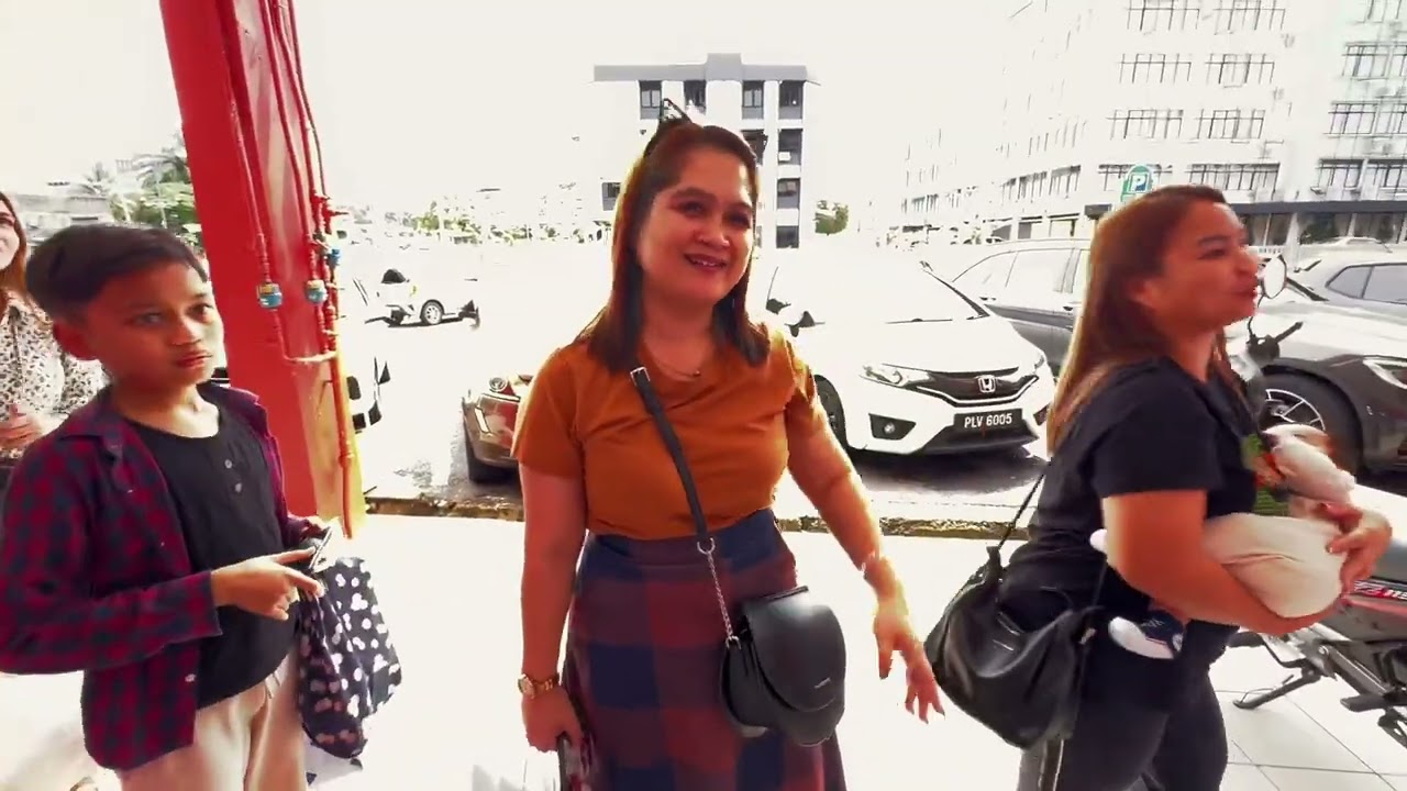 BAWA TEAM DARI JOHOR BAHRU SHOPPING DI VIVACITY KUCHING @abunbilun7729