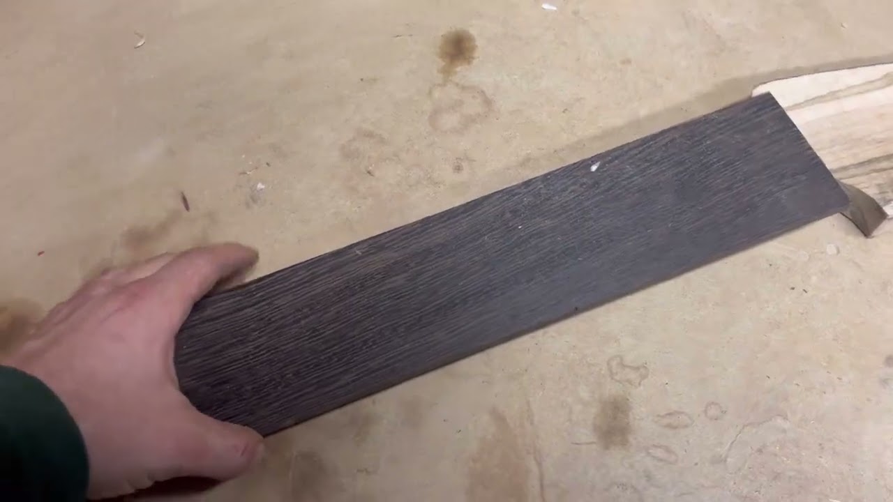 Building a Stratocaster part 2: glueing on the fret board