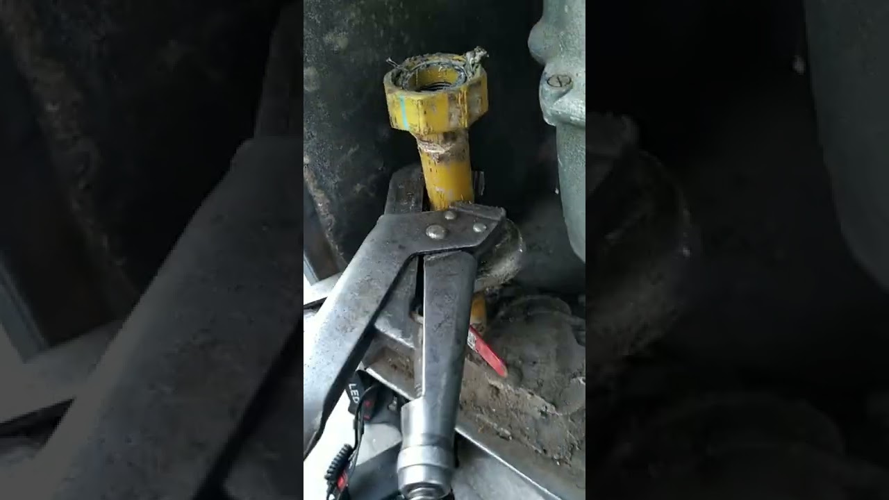 Cambiar regulador de gas para dos casas.