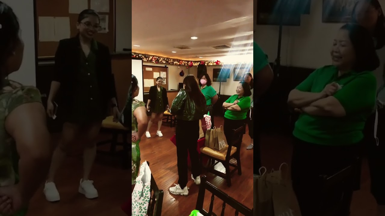 Unique way of exchanging gifts #shorts #shortsvideo #youtubeshorts #happy #shortfeed