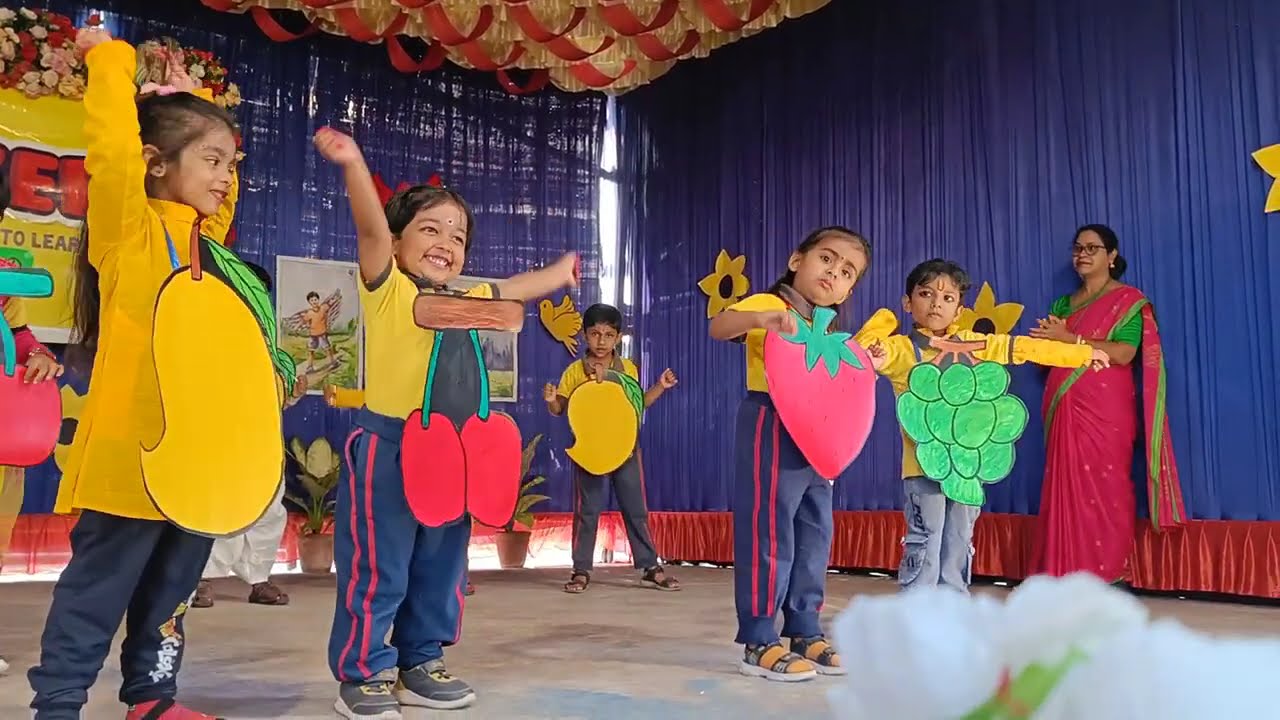 Little Strawberry Saanvi 🍓💃 | Fruit Dance Performance | Kidzee Halisahar Annual Program 2025