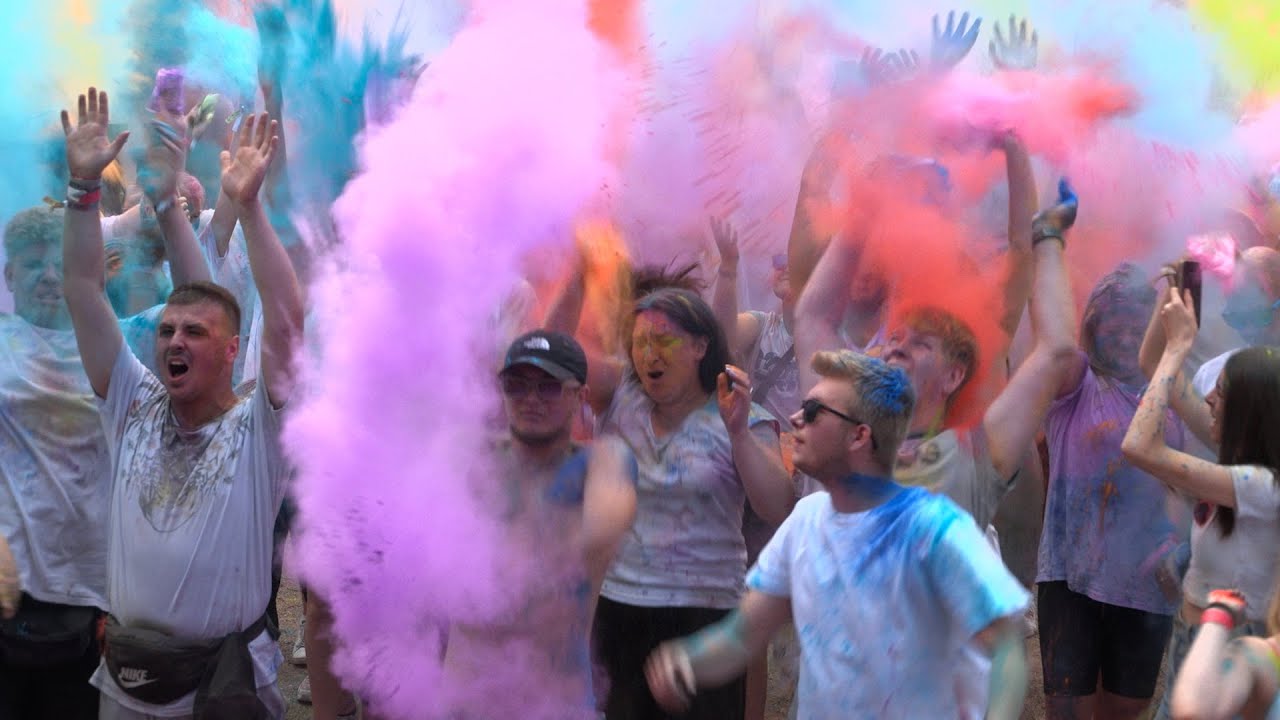 Das bunte Fest der Farben: HOLI 2022 in Wismar