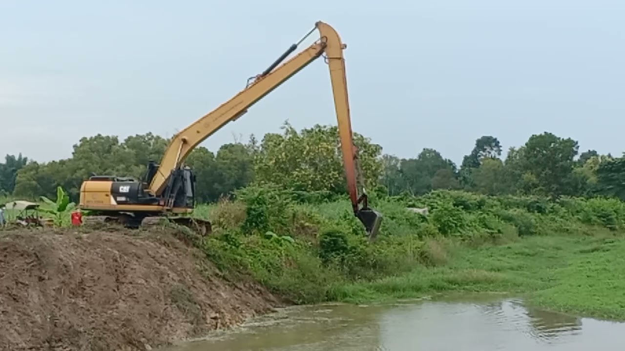 ขุดลอกคูคลอง เปิดทางให้น้ำไหลผ่าน ป้องกันน้ำท่วม