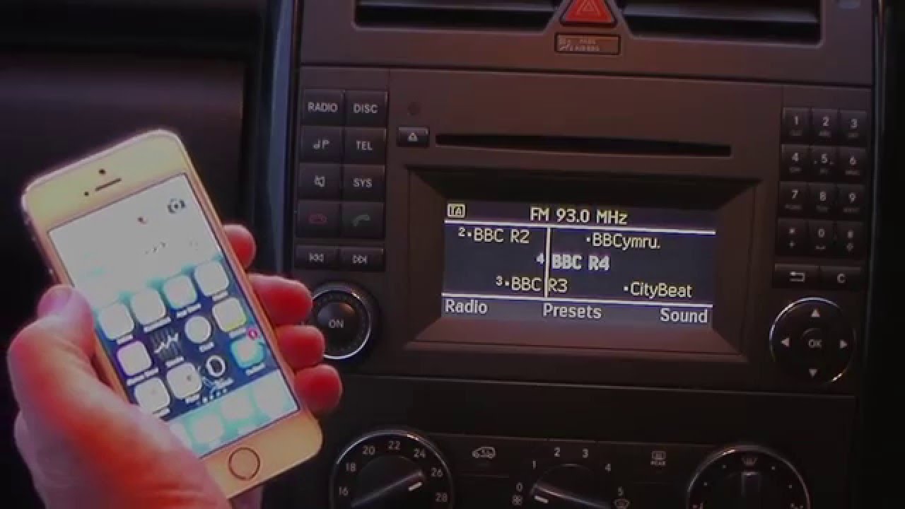 Как подключить iPhone к системе Bluetooth в автомобиле MERCEDES BENZ A CLASS A160 2009-09 года вы...