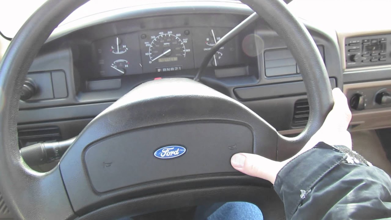 Cold Starts 2012: 1992 Ford F150 Custom (Start up, Exhaust)