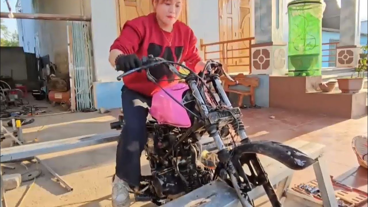 Girl Restores Abandoned Honda Win 100 | Full Motorbike Restoration