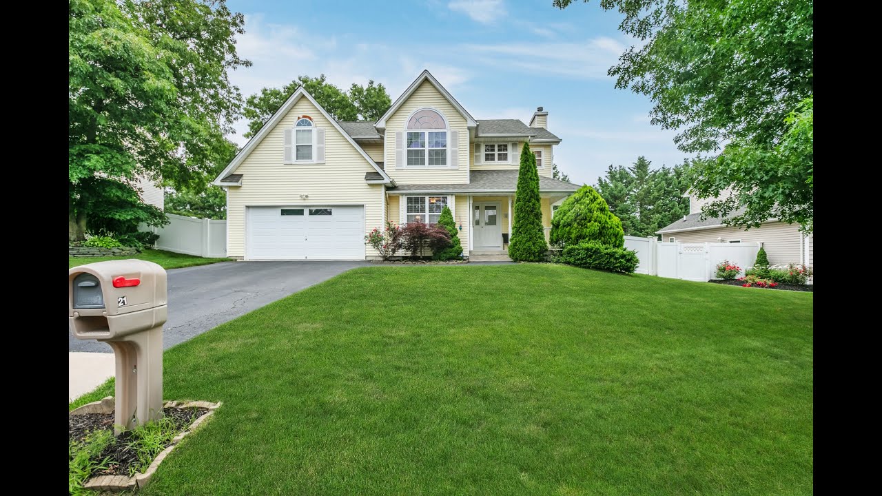 Video Tour of 21 Rolling Hill Drive, Blue Point, NY - Long Island Real Estate For Sale