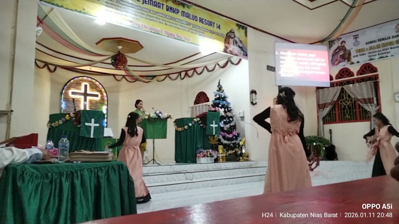 Maluo-Penari Tamborin BNKP Maluo di Perayaan Natal Koremda BNKP Maluo 