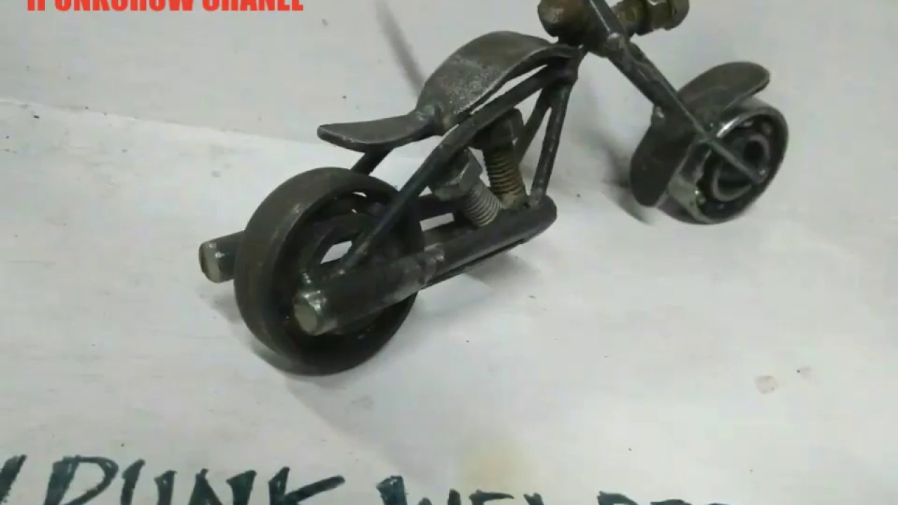 MEMBUAT MINIATUR MOTOR HARLEY DENGAN BESI BEKAS - MAKING HARLEY MINIATURE