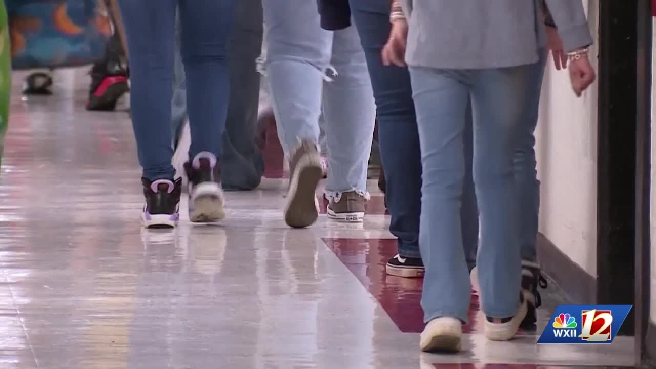 В школе ABSS не хватает мест для учеников начальной школы; почему изменение зонирования может при...