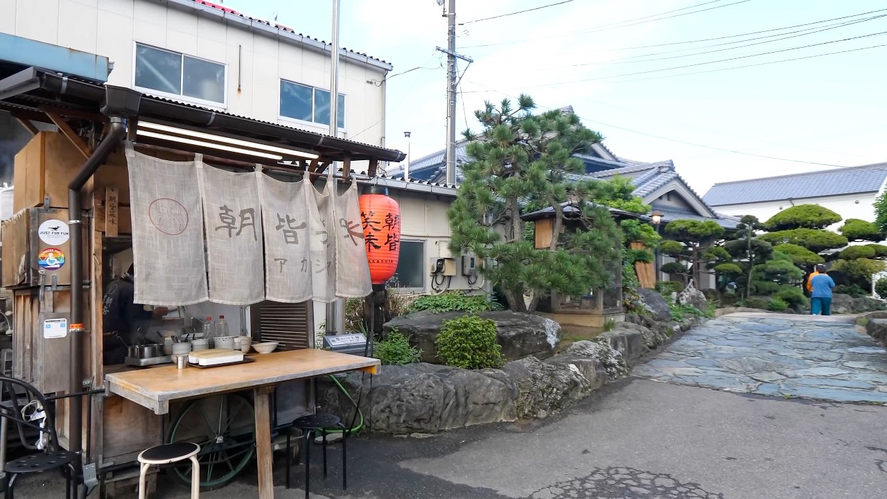 How This Street Ramen Stall in Japan Became a Morning HotspotーJapanese ramen on the street