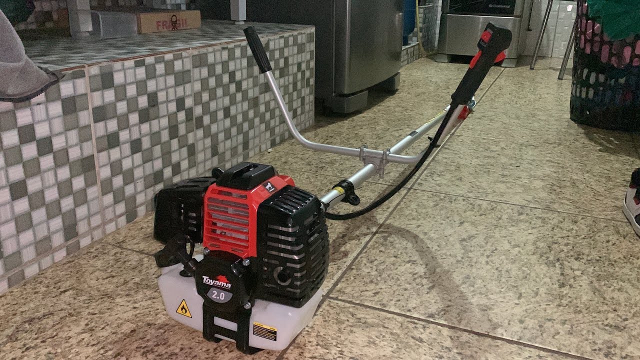 ROÇADEIRA TOYAMA RT52L MOSTRANDO TODOS O DETALHES