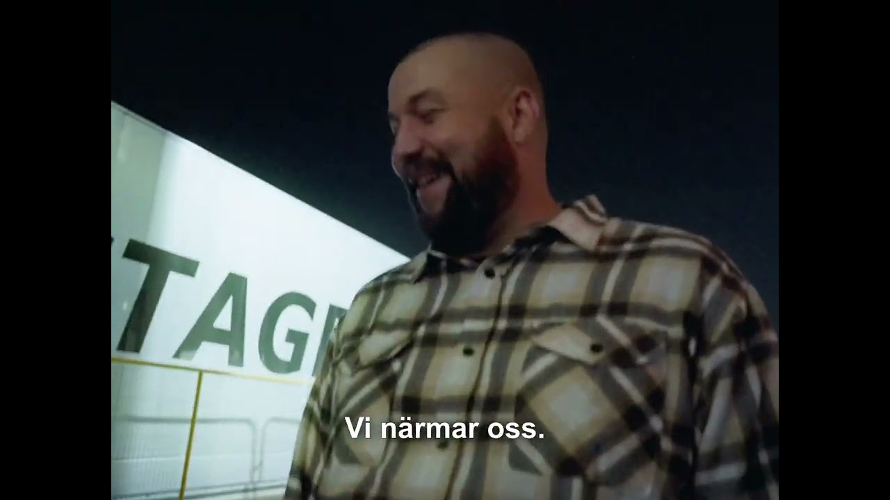 Aki återförenas med Labyrint när han spelar förband åt Nas.