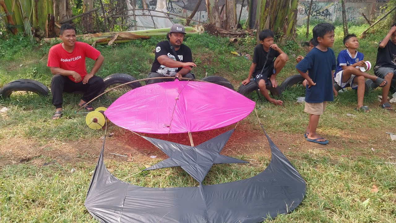 Keseruan Abizard Naikin layangan Jumbo #layangan #layanganjumbo #layanganraksasa