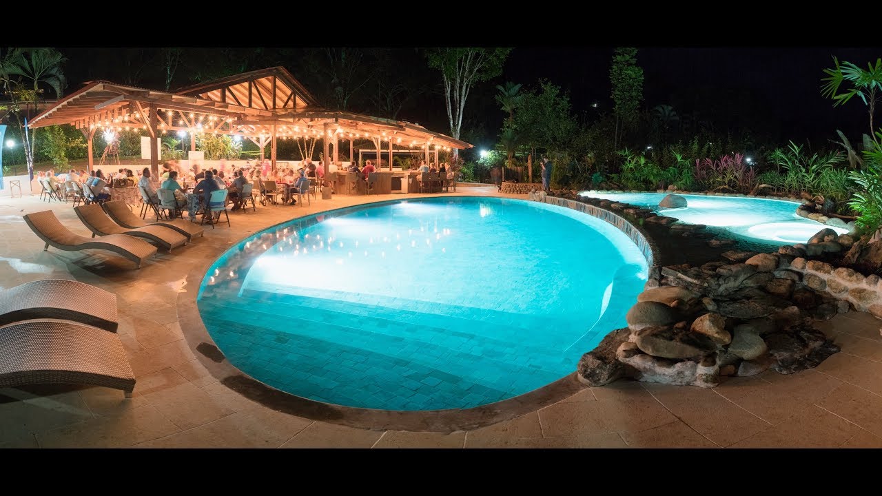 Step inside the accomodation at Tropic Star Lodge