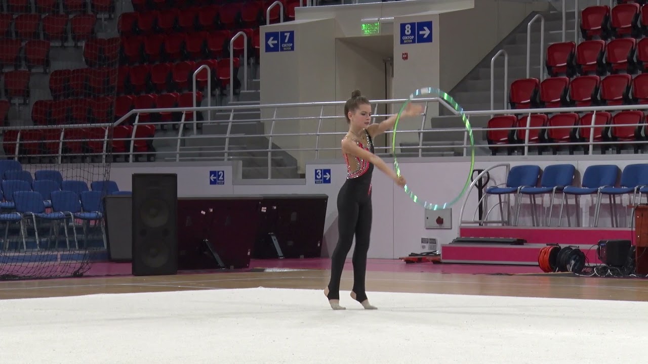 Литвинова Александра 2010 обруч