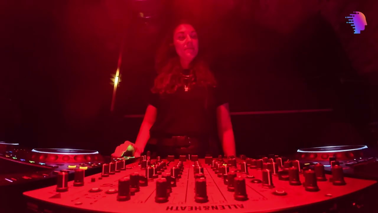 El!se: From Subtle Liquid Groove to the Tribal Hypnotic Flow