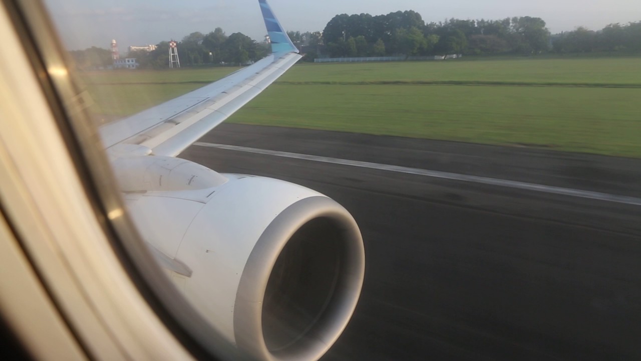 Garuda Indonesia PK-GMU landing at Adi Sucipto Airport in Yogyakarta