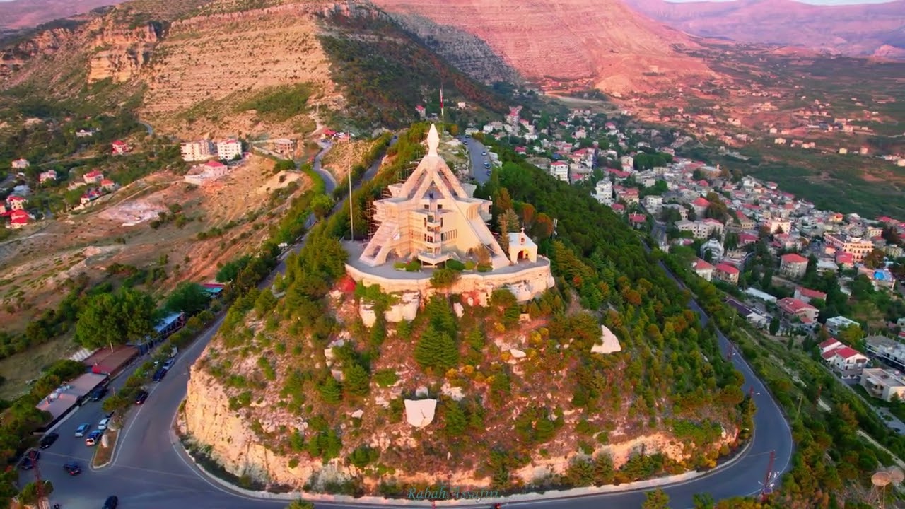 اهدن إحدى أجمل مصايف لبنان الجبلية  ..