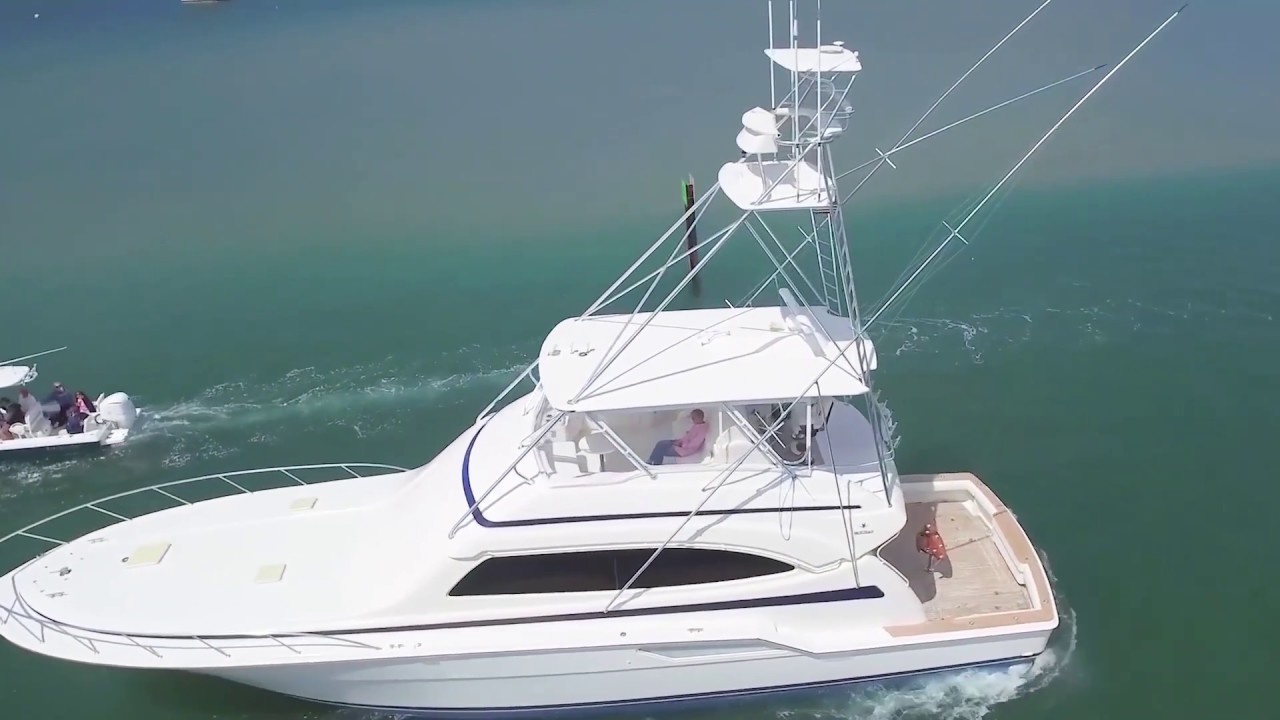 Продается рыболовная яхта Bertram 67' Convertible Sportfish 2003 года выпуска - 