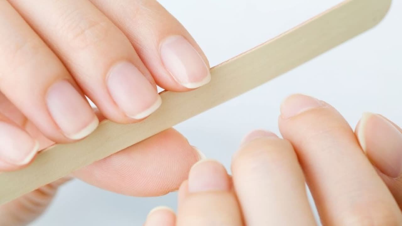 Nagelpflege: Wetten, auch du hast diesen Fehler beim Nägel feilen gemacht?!