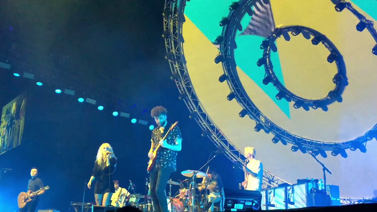 Paramore - Pool - Live @ O2 Arena London 12/1/18