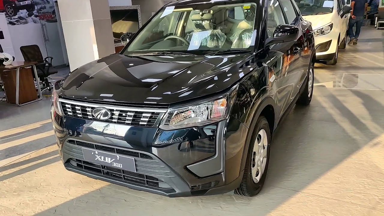 Mahindra XUV 300 - W6 - Overlook (Black) 2021