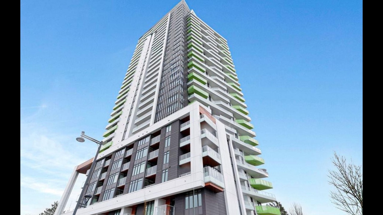Bright Corner 2-Bedroom High-Rise with A/C, Parking & Storage