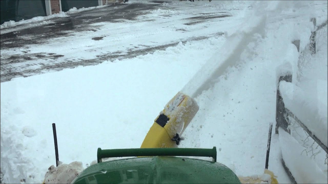 John Deere 2520 Snowblowing